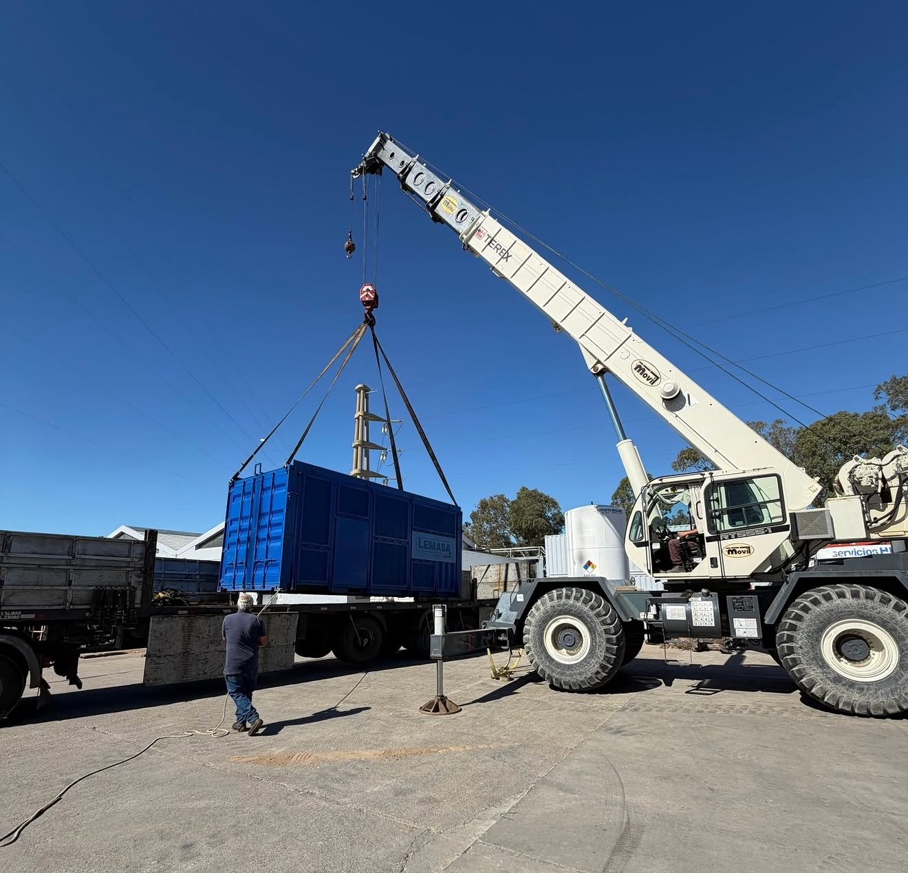 Bomba de hidrolavado — entrega coordinada en planta